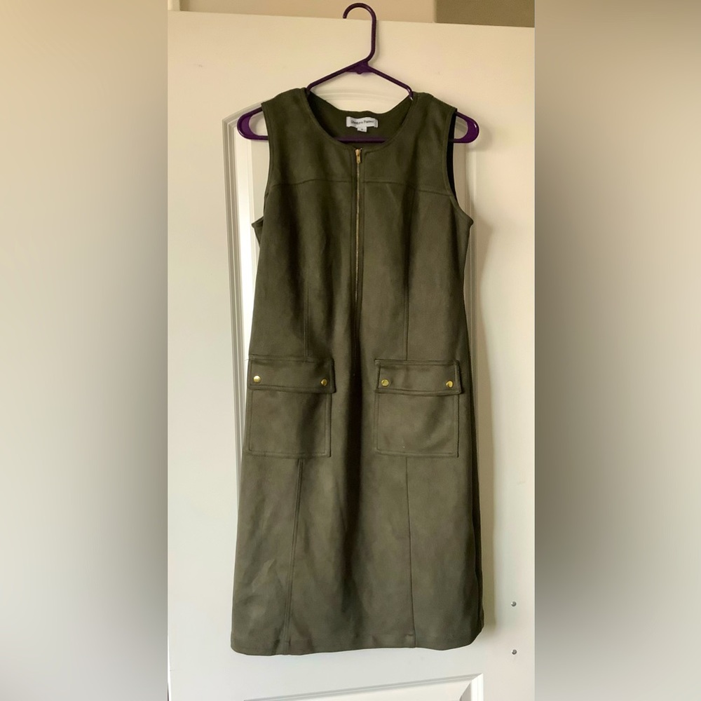 Women’s green knee length dress.